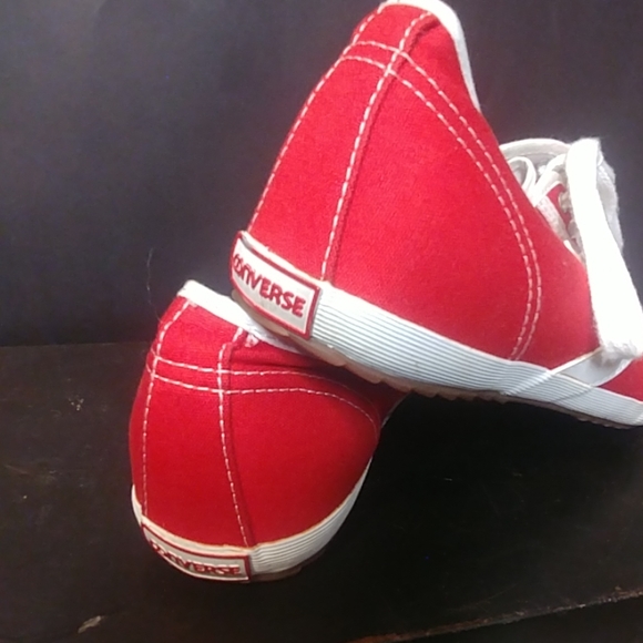 Converse Red Canvas Men’s sz 8 Sneakers Athletic Shoes